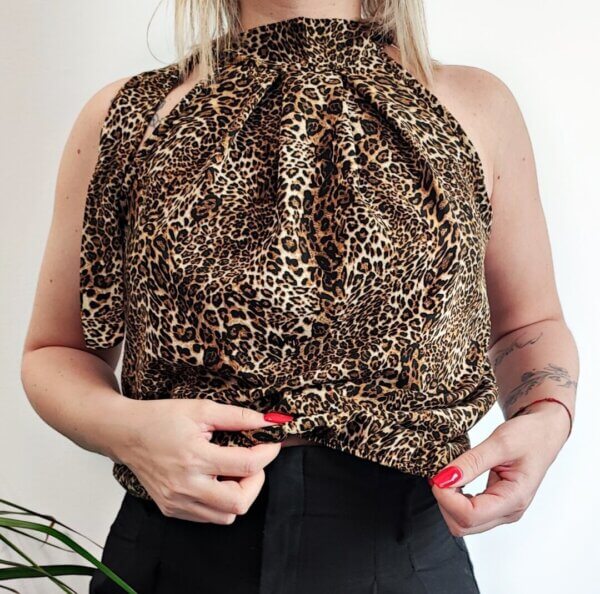 meraki online shop blusa animalier indossata zoom leopardata