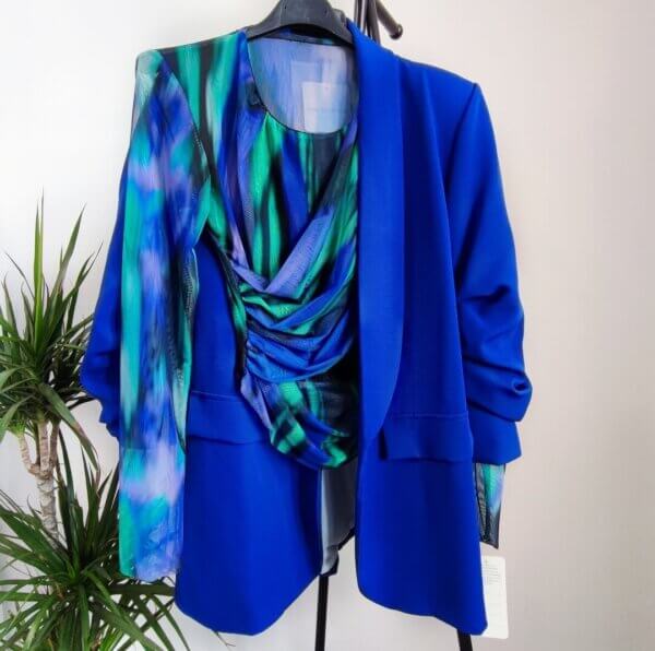 meraki online shop blusa multicolor abbinamento blu