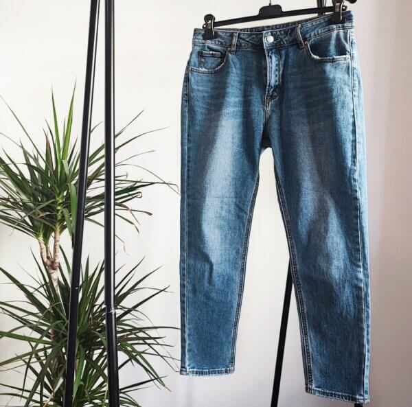 meraki online shop jeans stretti appesi