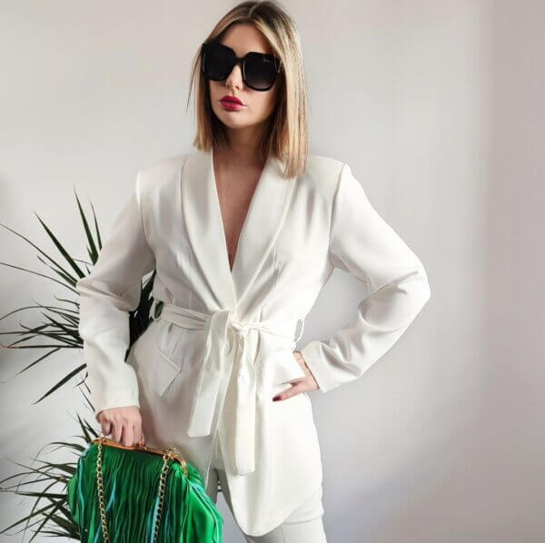 meraki online shop tailleur bianco cintura elegante coordinato indossato dettaglio 4 1