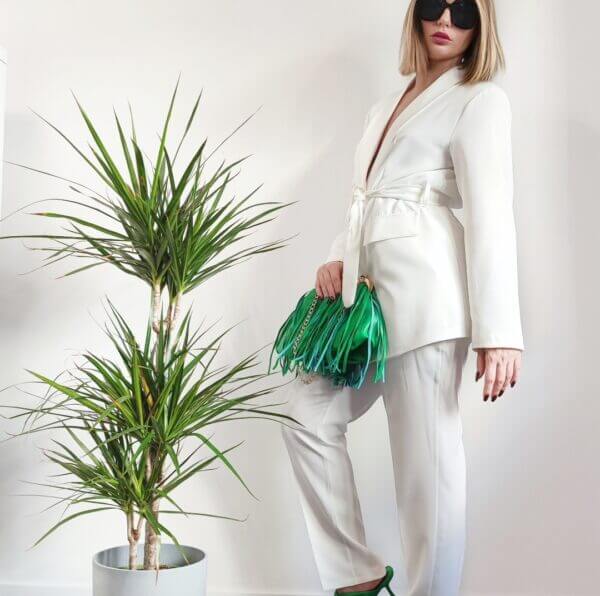 meraki online shop tailleur bianco cintura elegante coordinato indossato 3 1